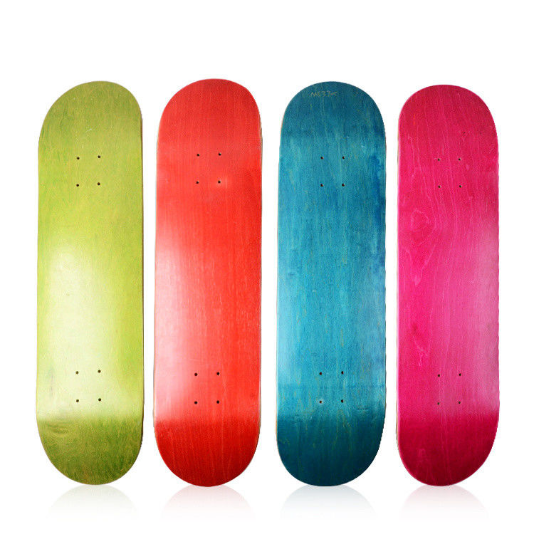 2023 Yeni Tasarım Toptan Renkli 7 Ply Maple Profesyonel Skateboard 4 Tekerlekli